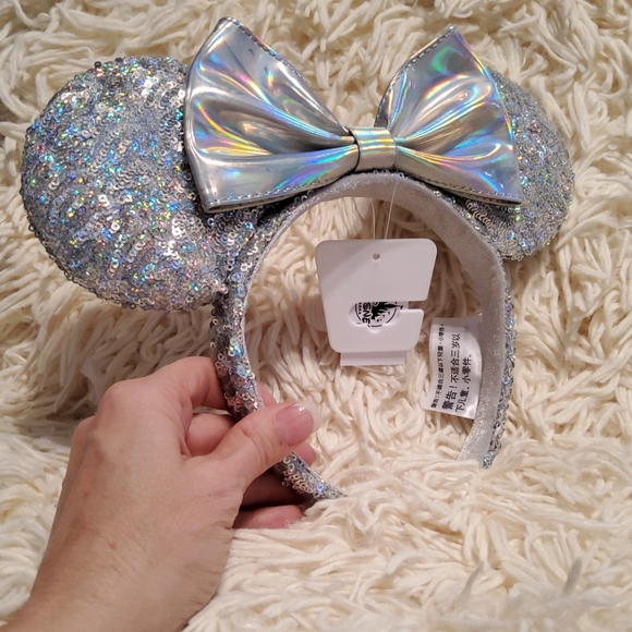 Disney's Minnie Mouse Iridescent Headband/ Ears - Picture 5 of 5